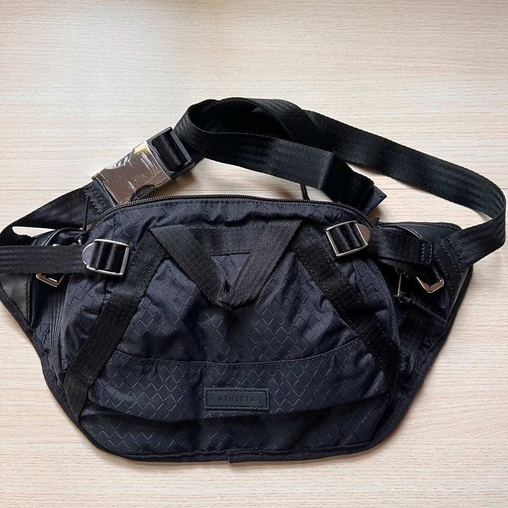 Athleta Excursion Large Belt Bag in Black